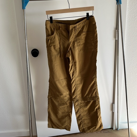 North Face Adjustable Length Hiking Pants – Zip-Off & Lightweight - Picture 1 of 7